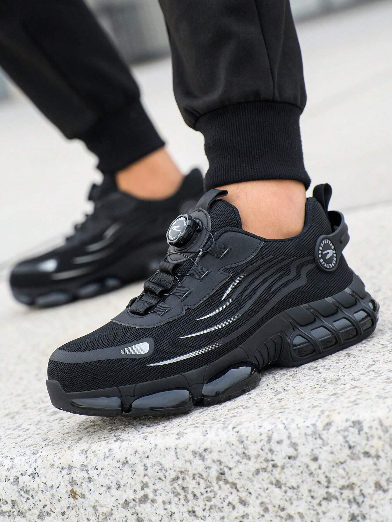 IronGuard Stiletto – Sicurezza Senza Compromessi per il Tuo Lavoro e Avventura!